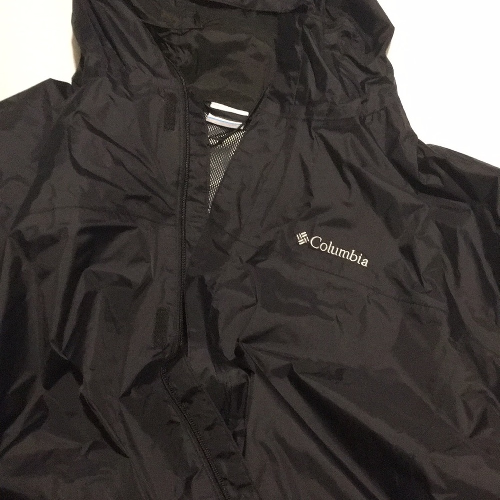 Men’s Columbia rain shell jacket